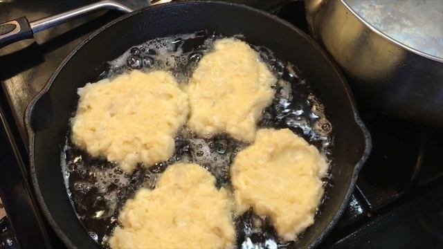 POTATO CAKES WITH CHEESE & TOMATO SALSA. Tortitas de papa con queso y salsa de jitomate. Vegetarian