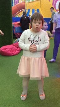 чем отличается синдром от болезни дауна?