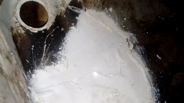 Нашёл откуда вода попадает), быстрый и простой способ заделать отвестие)
