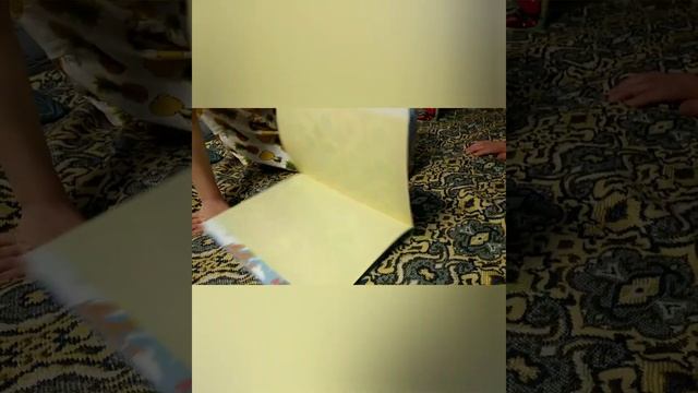 Маме на работе дали подарок для меня! Смотрим, что внутри!