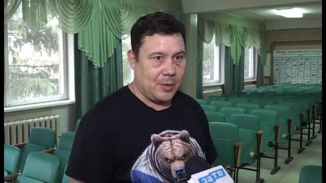Слесарь из «Автотранса» сыграл на пиле Андрею Малахову