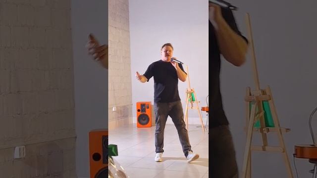 Девочка, танцуй