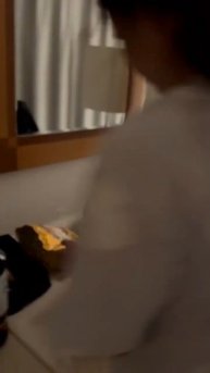 Соня Слипи и Катя голышева едят арбуз/Катя Голышева и Соня Слипи в Дубае/влог девушек из Hype House