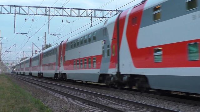 Электровоз ЭП20-053 со скорым двухэтажным поездом №103 Адлер - Москва