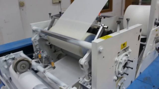 HIGH SPEED 2200pcs Mechanic two lines napkin machine.mp4