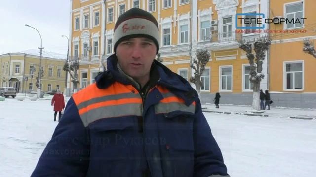 Вольским дворникам работы хватает