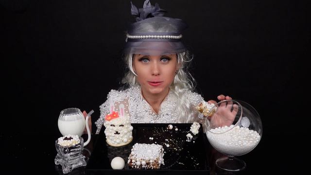 ASMR PEARL desserts eating show by actress LOLA Mukbang