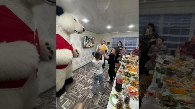 Крёстная Лилия не смогла приехать но подарок 🎁 прислала . Белый мишка 004.