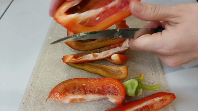 Тыква, запеченная в духовке с овощами.