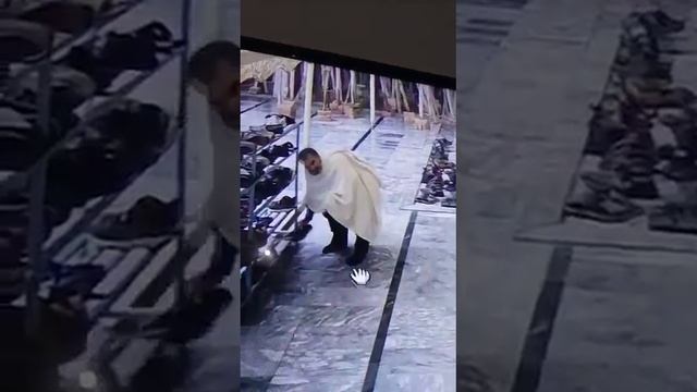Burglar stolen shoes from the mosque hayatabad phase 6 bangash market #hayatabad