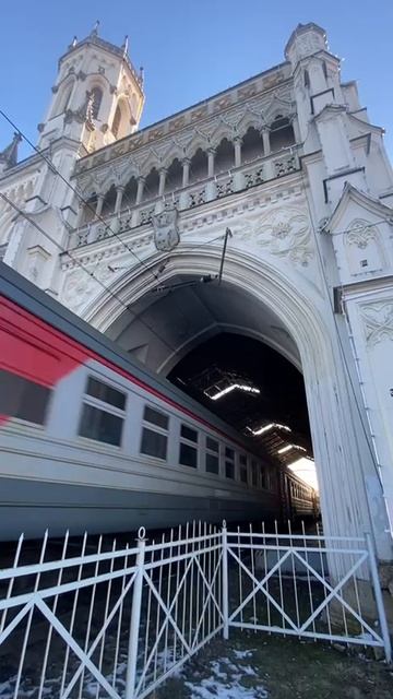 Вокзал Новый Петергоф прекрасен и самобытен