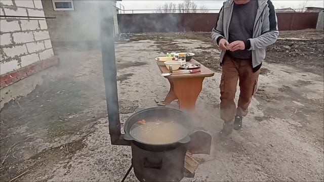 Уха в казане.