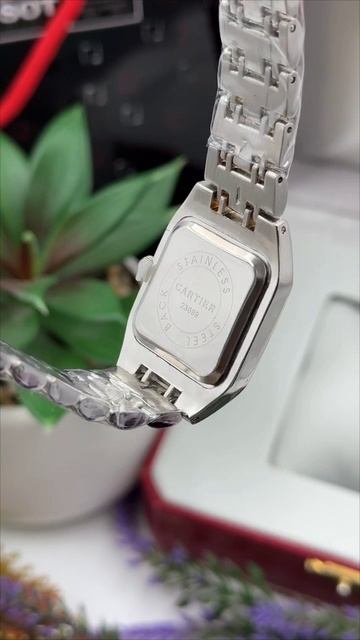 Женские кварцевые часы Cartier