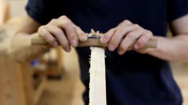 Изготовление стола «Вашицу» с резьбовыми элементами мастером Ишитани