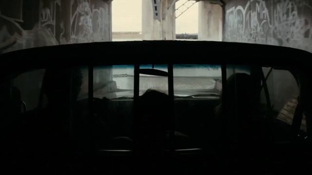 FTWD S1E1 - Travis and Madison arrive to Nick - Calvin's dead body is gone