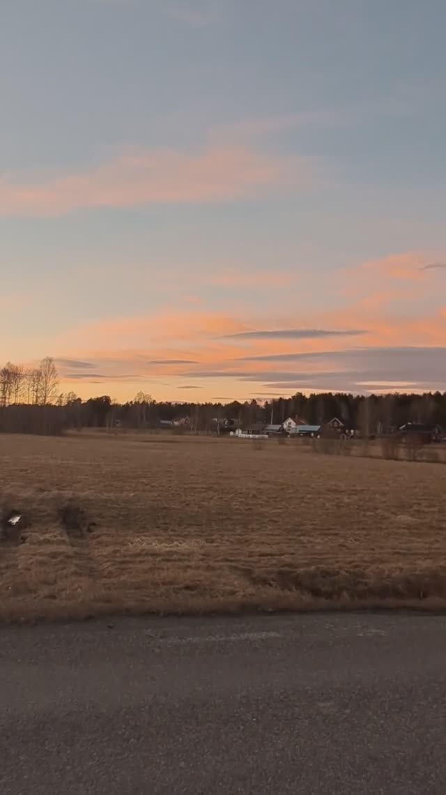 Beautiful sky. Vacker himmel den 19 mars. Красивое небо 19 марта
