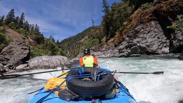 Rowing Little Green Wall Rapid on the Illinois at 850 CFS