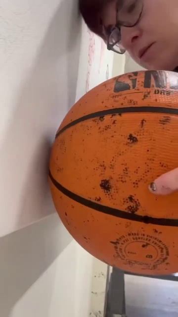 Basketball art feat. the @okcthunder watch until the end for the reveal!  (via SamanthaWojArt/X)