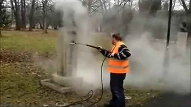 Уборка памятника агента Куклинского