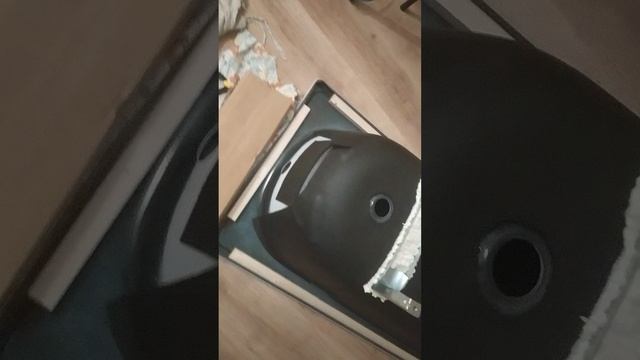 Установка железной ванны.