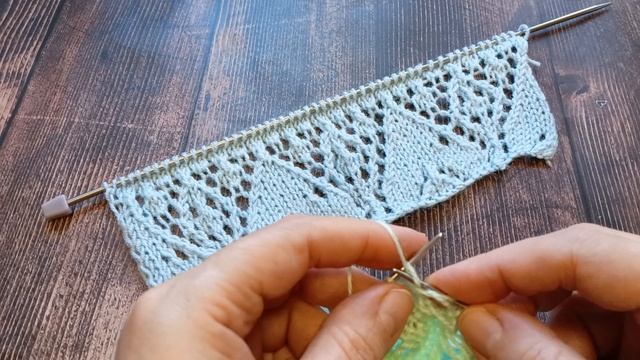 Шикарный ажурный узор спицами.