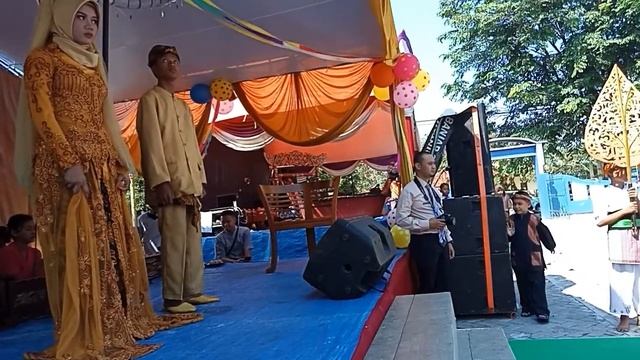 DEGUNG BY HESTI RNQ DAN KAWAN-KAWAN
