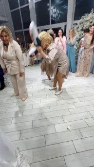 Как на свадьбе кинули Меладзе? #свадьба #невеста #букет #меладзе #розыгрыш #ведущий #АртемПалыч