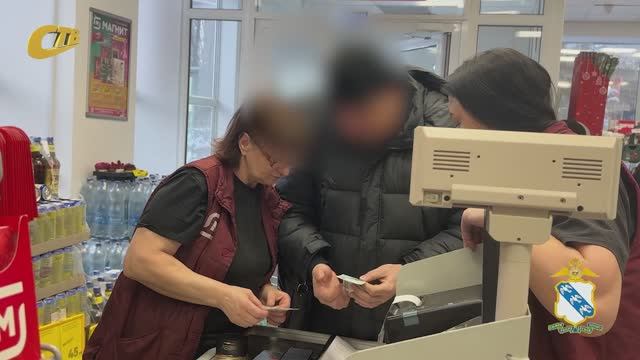 СОТРУДНИКИ ОБЭП ПРОВЕЛИ РАЗЪЯСНИТЕЛЬНЫЙ РЕЙД ПО ФАЛЬШИВКАМ В ТОРГОВЫХ ТОЧКАХ ЖЕЛЕЗНОГОРСКА