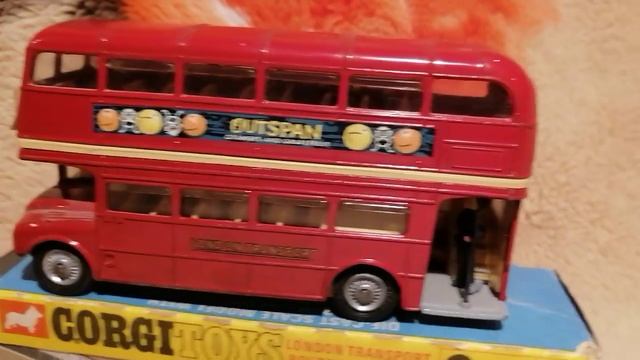 Двухэтажныи автобус Routemaster Corgi Toys