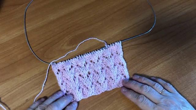 Лёгкий ажурный узор спицами "Тюльпаны"
