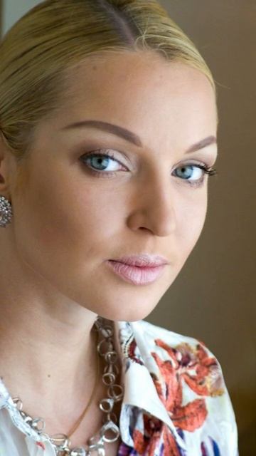 Анастасия Волочкова назвала Цыганову «днищем» после критики ее фирменного шпагата