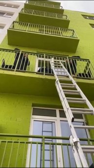 Мальчик запер родителей на балконе