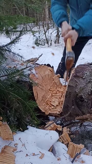 топор СССР и бревно