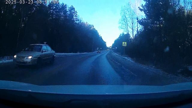 Два нарушения, сплошная 12.16  обгон запрещён  11.4  Кремёнковское шоссе.