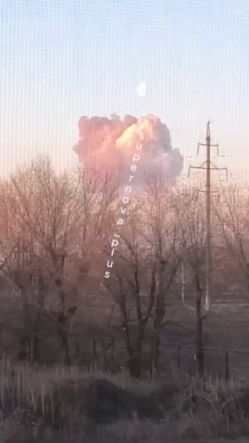 Украинские беспилотники атаковали военный аэродром в Энгельсе,Саратовской области.