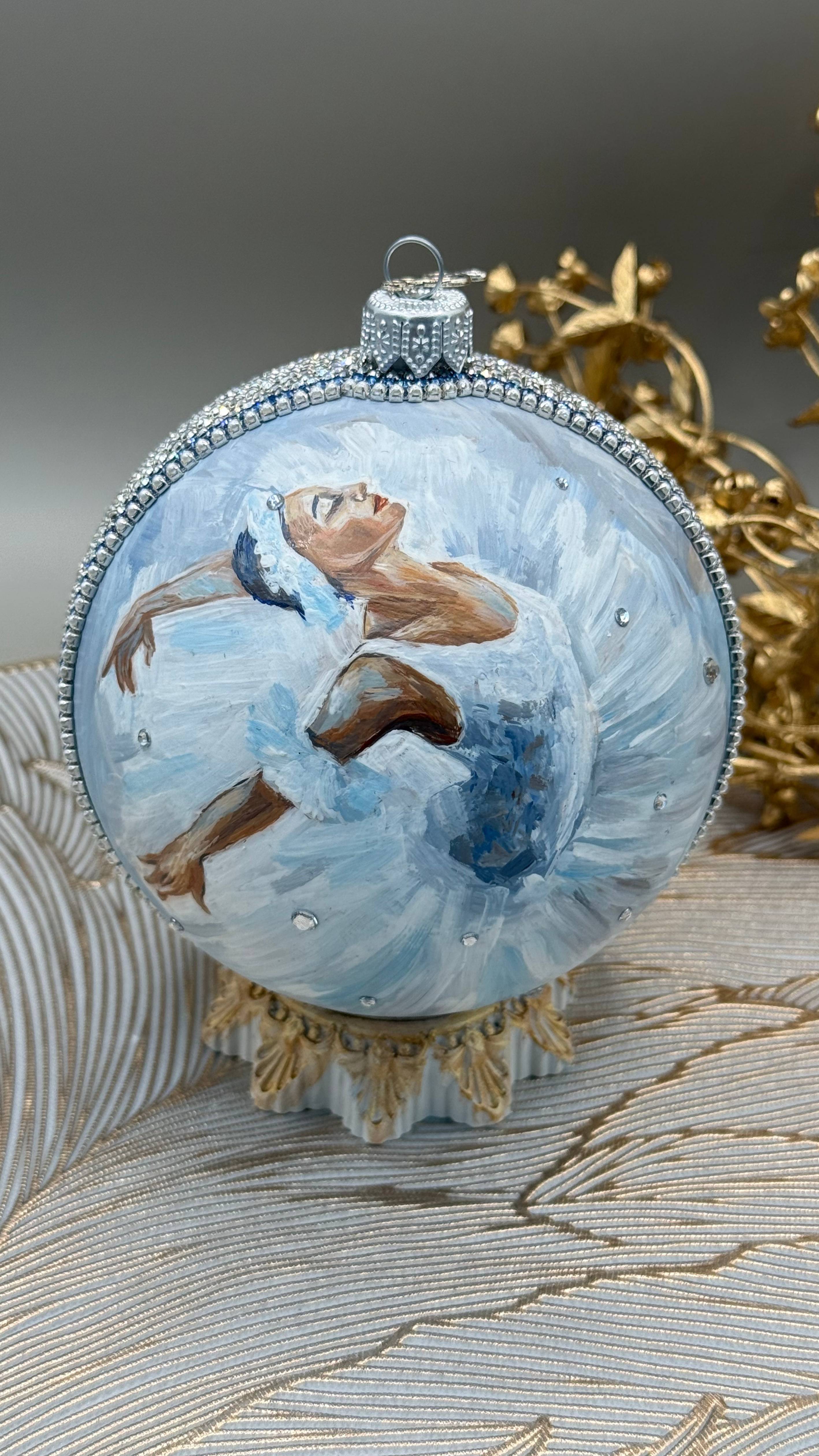 Ёлочный шар «Лебединое озеро»