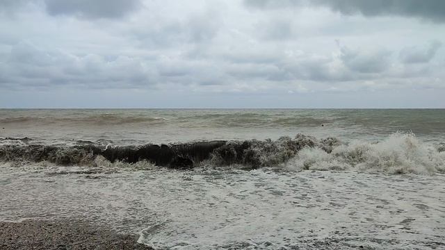 Чёрное море штормит