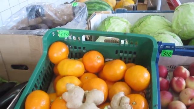 Цены на чеснок и другие овощи на местном рынке.