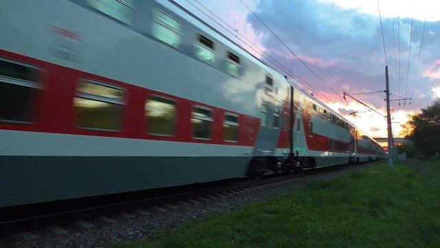 Юбилейный электровоз ЭП2К-400 со скорым двухэтажным поездом №54 Москва - Чебоксары