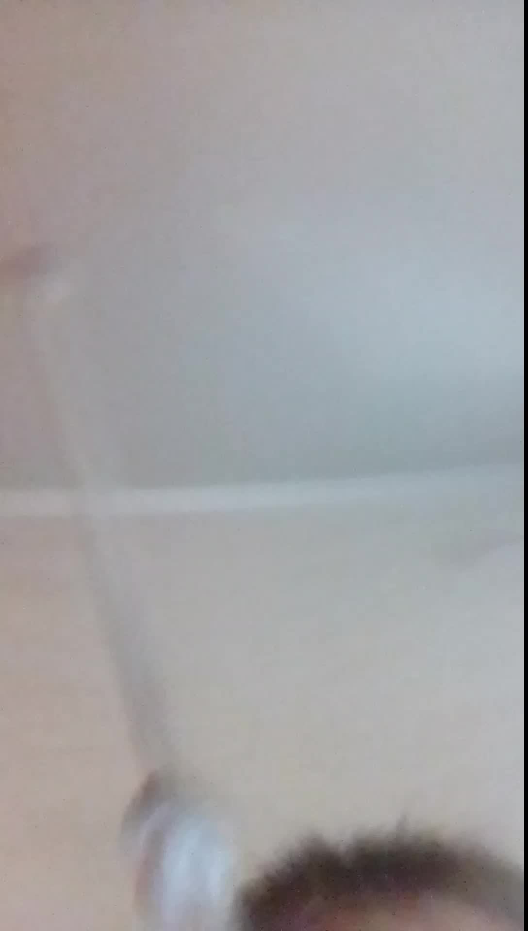 н