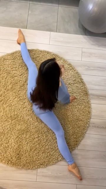 шпагат красивый