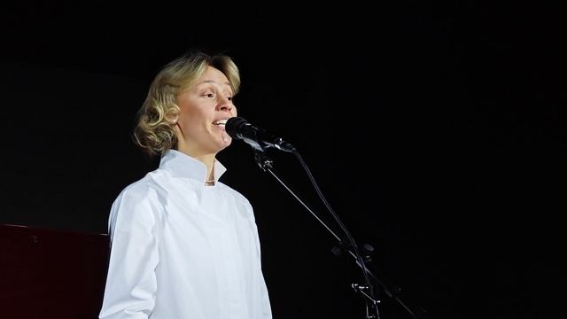 Анна Сеничева - "Речка вышла за грани русла"