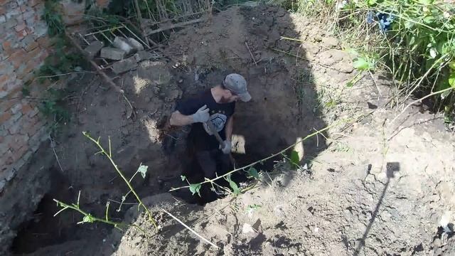 ЧТО ЗАКОПАЛ СТАРЫЙ ХОЗЯИН ДОМА, А Я ВСЕГО ЛИШЬ ХОТЕЛ СДЕЛАТЬ СЛИВ