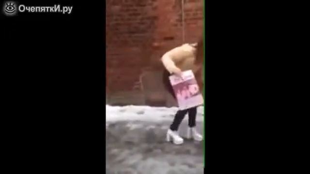 Девушки первый раз ходят на каблуках