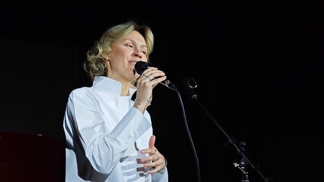 Анна Сеничева - "Дорогая моя, окрыленная, невесомая"