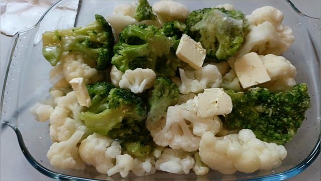 Ужин на ПП. Минтай в духовке с цветной капустой и брокколи.
