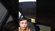 Araba kamon beybi ceken cocuk