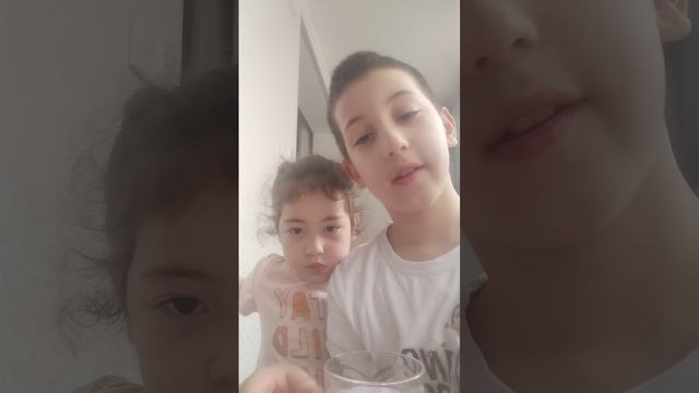 Рассказываю что эксперимент с батареями и со стаканам воды не работает.