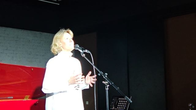 Анна Сеничева - "Мой май запускает воздушного змея..."