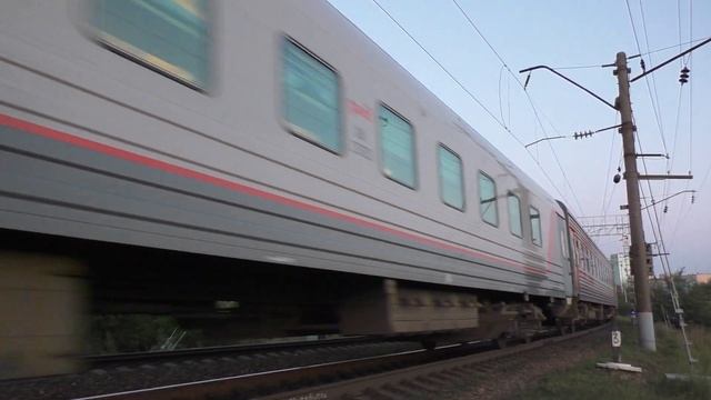 ЭП1М-403 с поездом №084М Москва — Адлер прибывает на станцию Миллерово